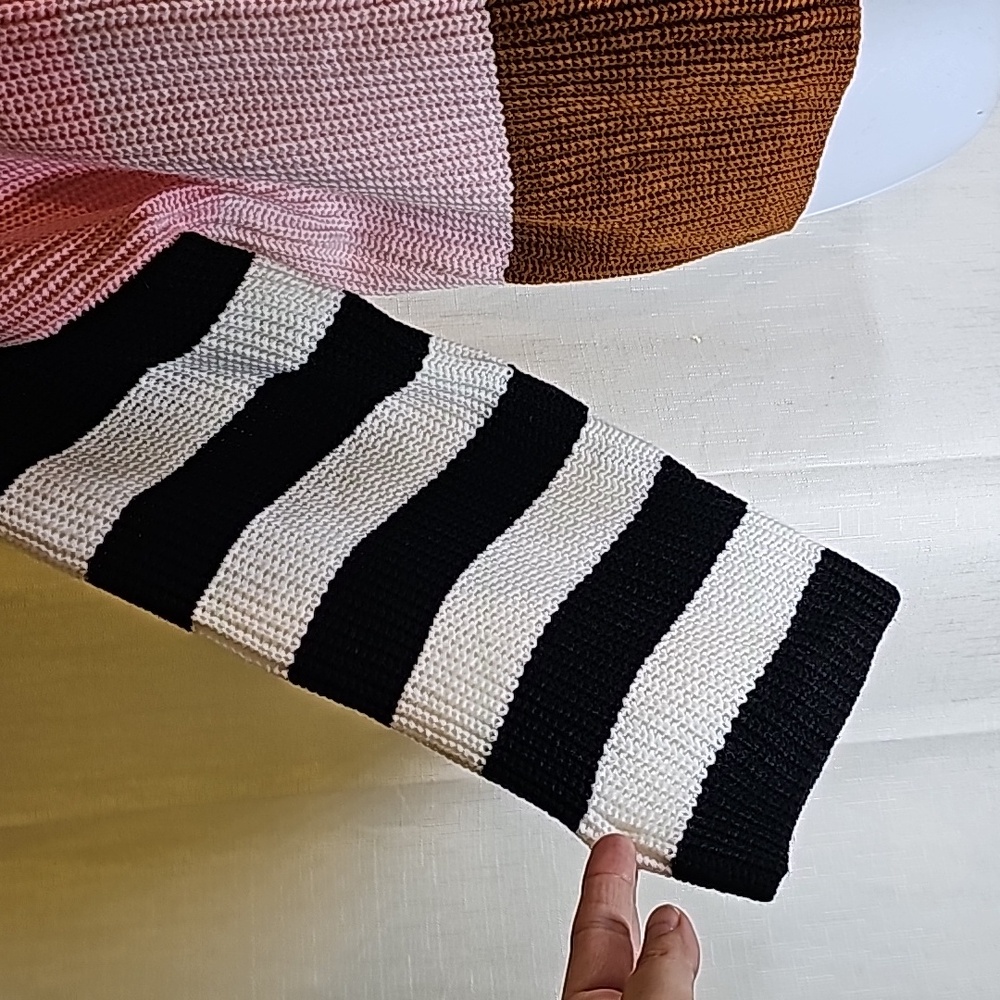 2/$20 Wishlist M/L Multi Ribbed Sweater - Picture 5 of 9